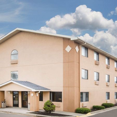 Hotel Super 8 By Wyndham Beckley Esterno foto