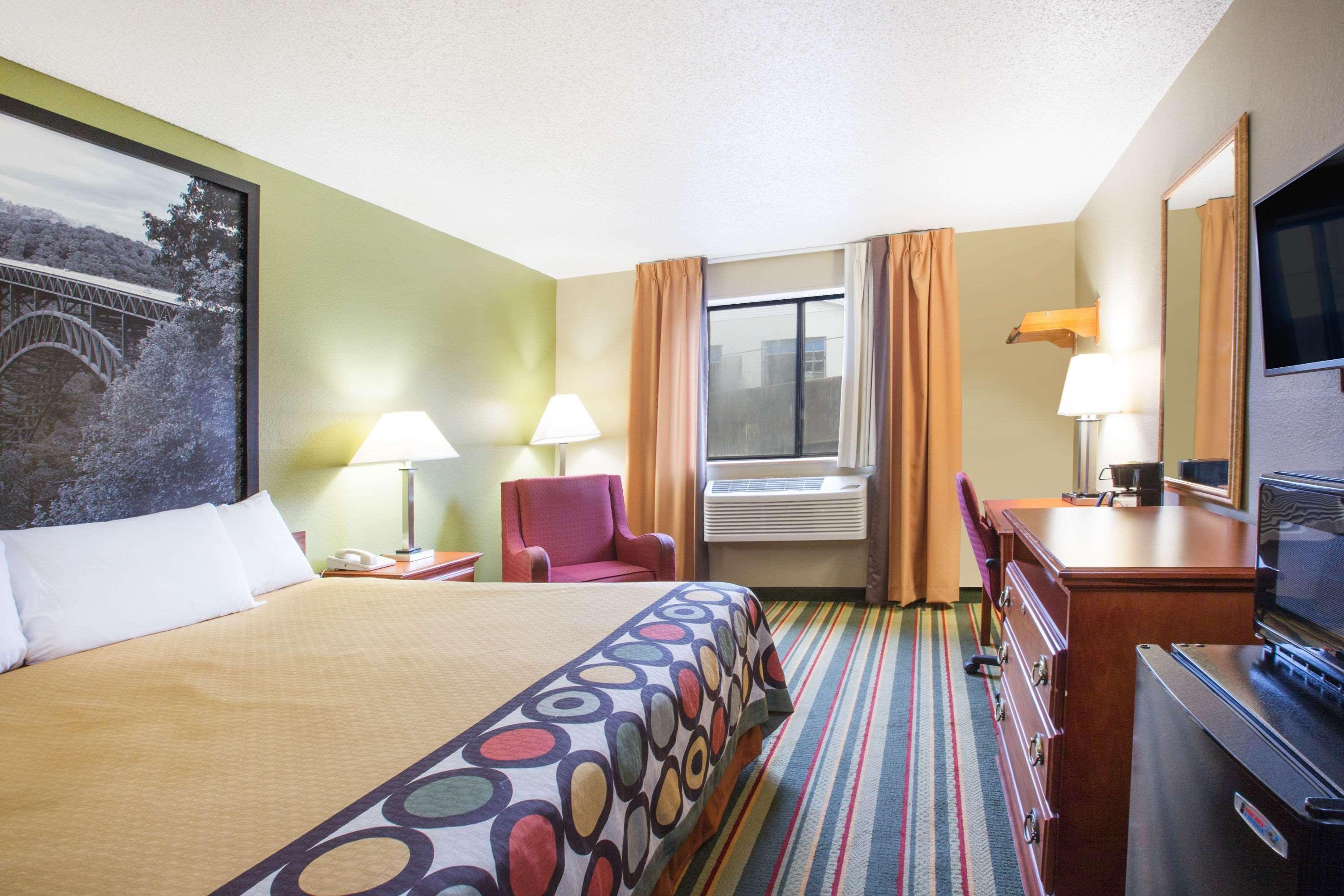 Hotel Super 8 By Wyndham Beckley Esterno foto