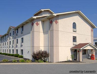Hotel Super 8 By Wyndham Beckley Esterno foto
